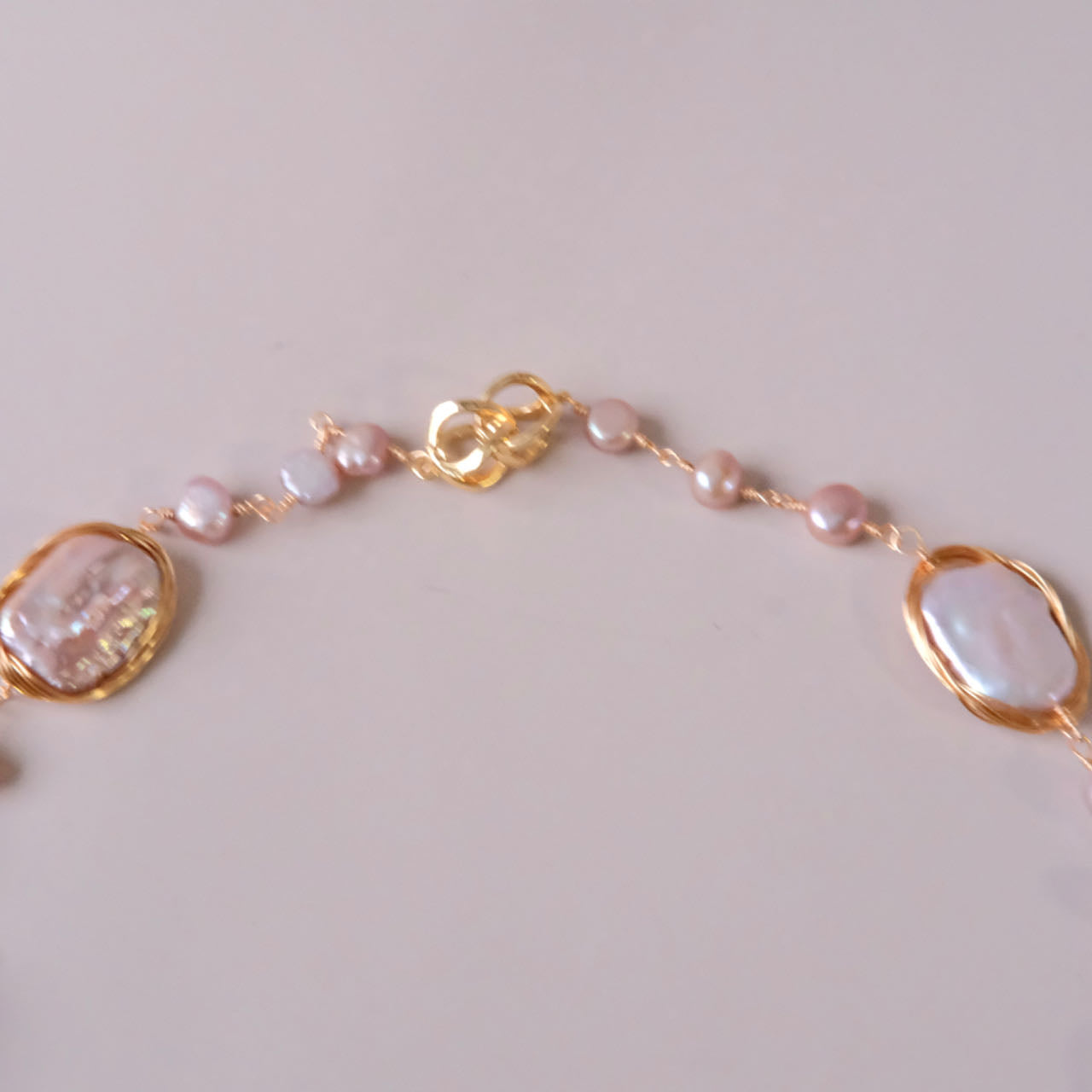 Collar de perlas barrocas con alambre